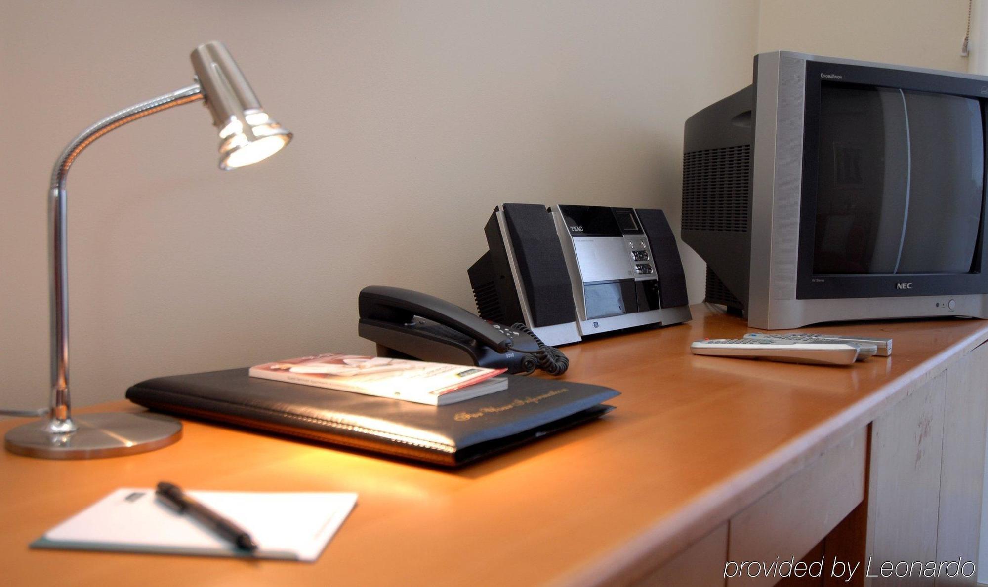 Quest Frankston Aparthotel Room photo